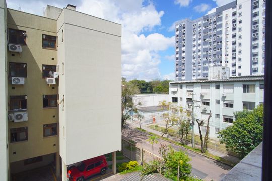 Sala - Vista de apartamento à venda com 2 quartos, 60m² em São Sebastião, Porto Alegre
