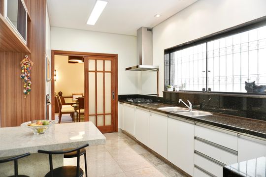Cozinha  de casa à venda com 5 quartos, 330m² em Alto Caiçaras, Belo Horizonte