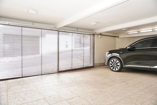 Garagem  de casa à venda com 5 quartos, 330m² em Alto Caiçaras, Belo Horizonte