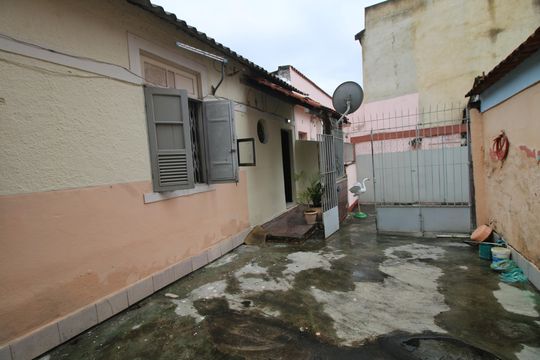 Garagem de casa para alugar com 2 quartos, 60m² em Ramos, Rio de Janeiro