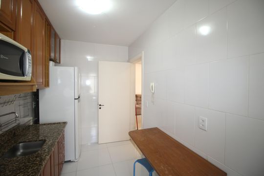 Cozinha de apartamento para alugar com 1 quarto, 66m² em Jardim do Salso, Porto Alegre