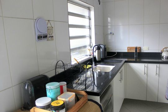Cozinha e lavanderia  de apartamento à venda com 2 quartos, 77m² em Jardim Flor da Montanha, Guarulhos