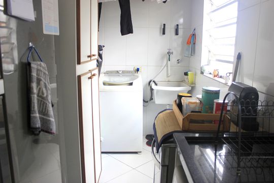 Cozinha e lavanderia  de apartamento à venda com 2 quartos, 77m² em Jardim Flor da Montanha, Guarulhos