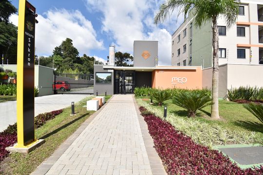 Fachada do condomínio de apartamento para alugar com 2 quartos, 53m² em Hauer, Curitiba