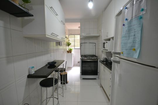 Cozinha de apartamento à venda com 2 quartos, 56m² em Parque Ipe, São Paulo