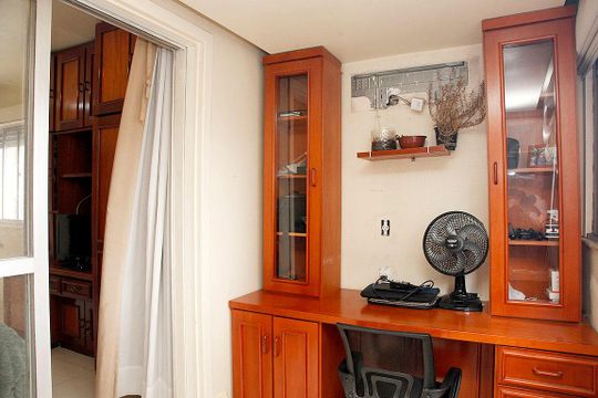 Gabinete de apartamento à venda com 1 quarto, 38m² em Independência, Porto Alegre