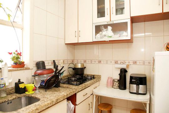 Cozinha + Área de Serviço de apartamento à venda com 1 quarto, 38m² em Independência, Porto Alegre