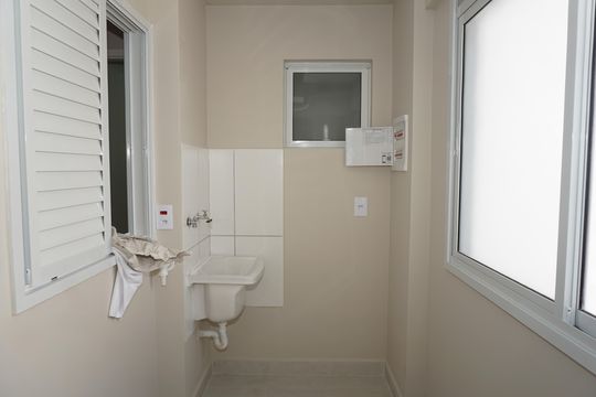 Lavanderia de apartamento para alugar com 4 quartos, 132m² em Jardim Branca Flor, Embu das Artes