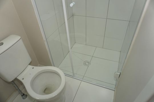 Banheiro de serviço de apartamento para alugar com 4 quartos, 132m² em Jardim Branca Flor, Embu das Artes