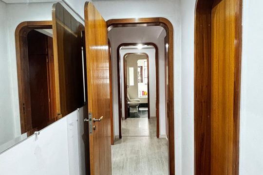 Corredor de apartamento à venda com 3 quartos, 160m² em Vila Bastos, Santo André