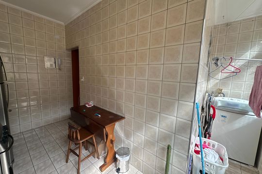 Cozinha de apartamento para alugar com 1 quarto, 45m² em Itararé, São Vicente