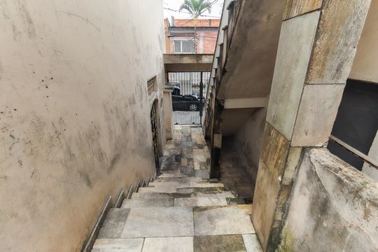 Entrada de casa para alugar com 1 quarto, 27m² em Vila Carmosina, São Paulo