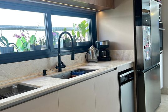 Cozinha de casa de condomínio à venda com 3 quartos, 228m² em Sítio do Rosário, Barueri