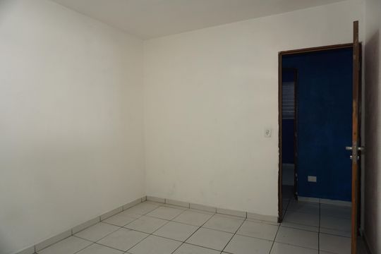 Quarto 1 de casa para alugar com 2 quartos, 45m² em Parque Fernanda, Embu das Artes