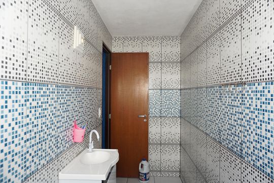 Banheiro de casa para alugar com 2 quartos, 45m² em Parque Fernanda, Embu das Artes