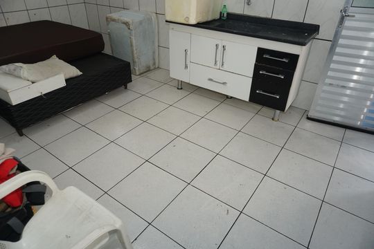 Sala/Cozinha de casa para alugar com 2 quartos, 45m² em Parque Fernanda, Embu das Artes