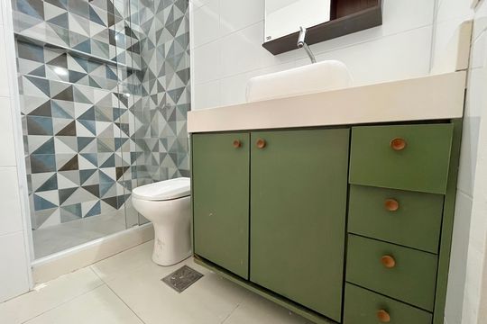 Banheiro da Suíte 1 de apartamento para alugar com 2 quartos, 82m² em Barra da Tijuca, Rio de Janeiro