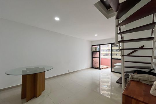 Sala de apartamento para alugar com 2 quartos, 82m² em Barra da Tijuca, Rio de Janeiro