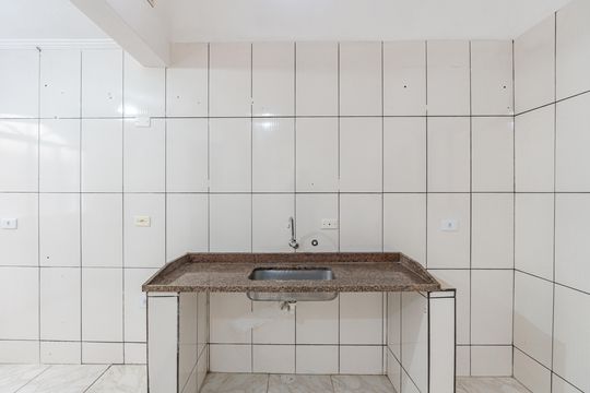 Cozinha de casa para alugar com 2 quartos, 42m² em Vila Brasilina, São Paulo