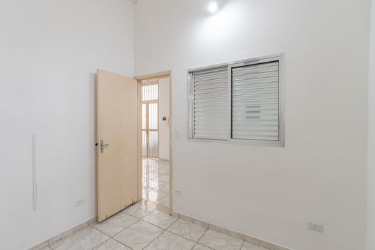 Quarto 1 de casa para alugar com 2 quartos, 42m² em Vila Brasilina, São Paulo