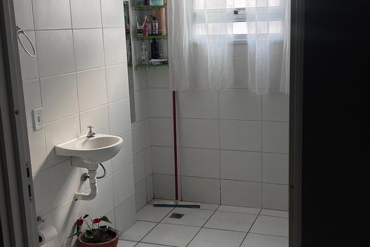 Banheiro de apartamento à venda com 2 quartos, 52m² em Parque Campo Bonito, Indaiatuba