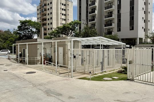 Entrada Condomínio  de apartamento para alugar com 2 quartos, 35m² em Jardim Promissao, São Paulo