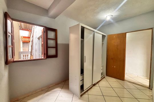 Quarto  de casa para alugar com 2 quartos, 116m² em Jardim dos Manacas, Carapicuíba
