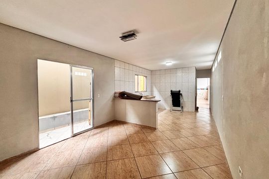 Casa para alugar com 2 quartos, 116m² em Jardim dos Manacas, Carapicuíba