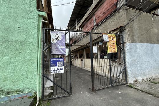 Entrada de kitnet/studio para alugar com 1 quarto, 30m² em Ricardo de Albuquerque, Rio de Janeiro