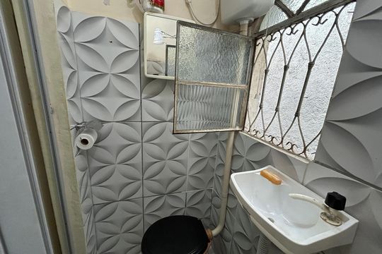Banheiro de kitnet/studio para alugar com 1 quarto, 30m² em Ricardo de Albuquerque, Rio de Janeiro
