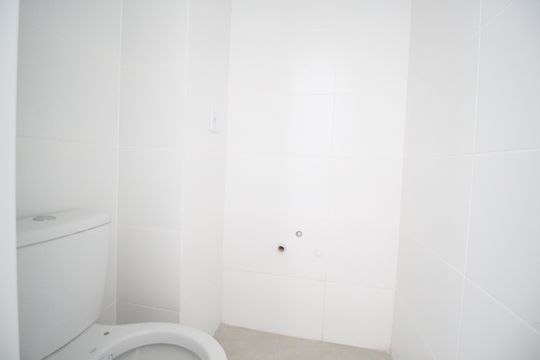 Banheiro de apartamento para alugar com 1 quarto, 40m² em Passo D’areia, Porto Alegre