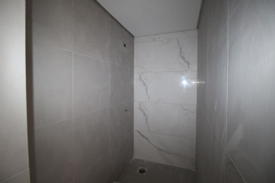 Banheiro da Suíte 1 de apartamento para alugar com 1 quarto, 40m² em Passo D’areia, Porto Alegre