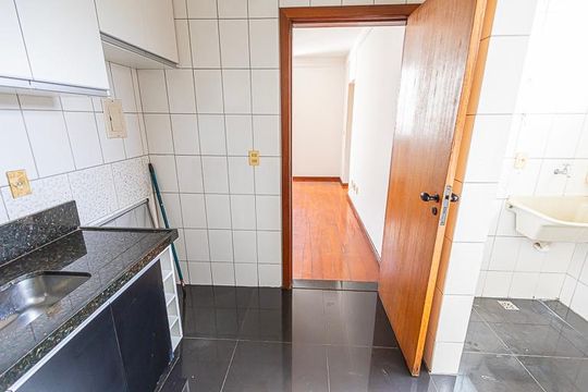 Cozinha de apartamento para alugar com 3 quartos, 70m² em Heliópolis, Belo Horizonte