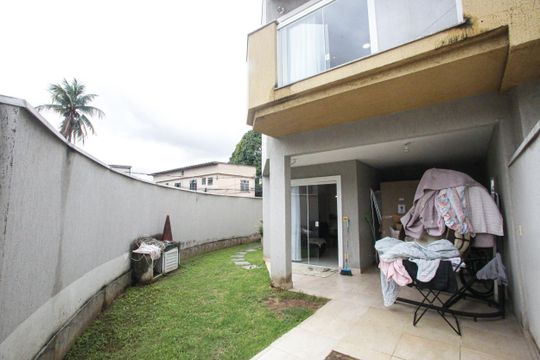 Garagem de casa à venda com 3 quartos, 178m² em Taquara, Rio de Janeiro