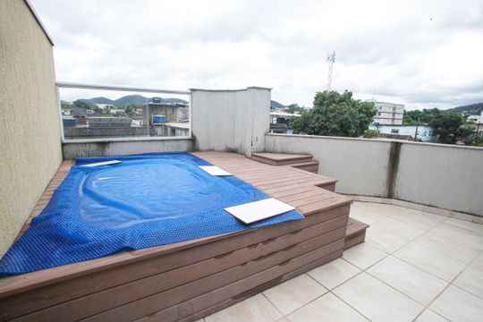 Piscina de casa à venda com 3 quartos, 178m² em Taquara, Rio de Janeiro