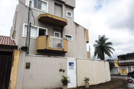 Fachada de casa à venda com 3 quartos, 178m² em Taquara, Rio de Janeiro