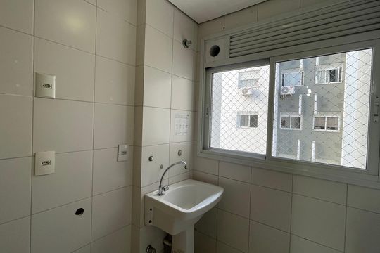 Área de Serviço de apartamento para alugar com 3 quartos, 80m² em Praia Comprida, São José