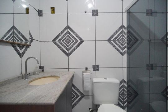 Banheiro de apartamento para alugar com 1 quarto, 50m² em Santos Dumont, São Leopoldo