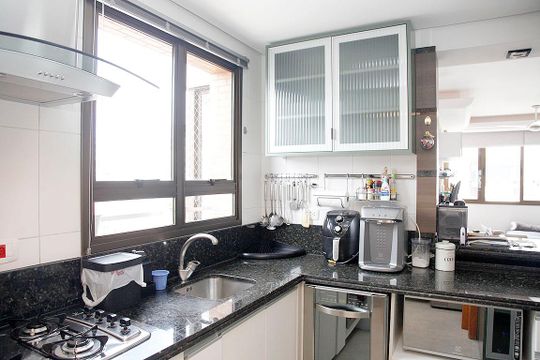 Cozinha + Área de Serviço de apartamento para alugar com 2 quartos, 80m² em Mont’serrat, Porto Alegre