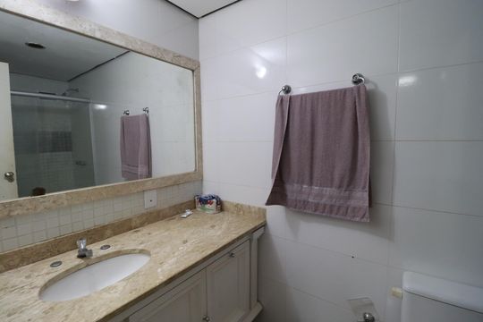 Banheiro  de apartamento para alugar com 1 quarto, 50m² em Centro, Ribeirão Preto