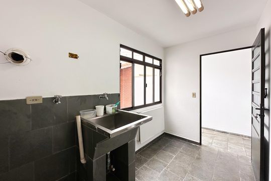 Área de Serviço de casa para alugar com 2 quartos, 144m² em Jardim Antares, São Bernardo do Campo