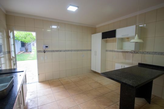 Casa para alugar com 4 quartos, 350m² em Vicente Pires, Brasília