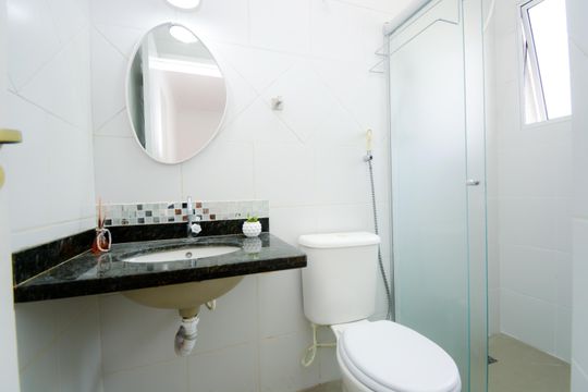Banheiro da Suíte de casa de condomínio para alugar com 3 quartos, 80m² em Centro, Guarulhos