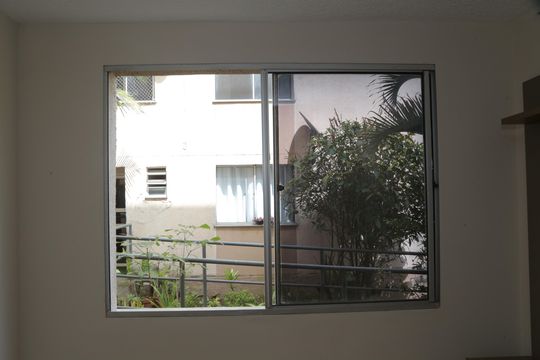 Janela da sala de apartamento para alugar com 2 quartos, 39m² em Guaianases, São Paulo