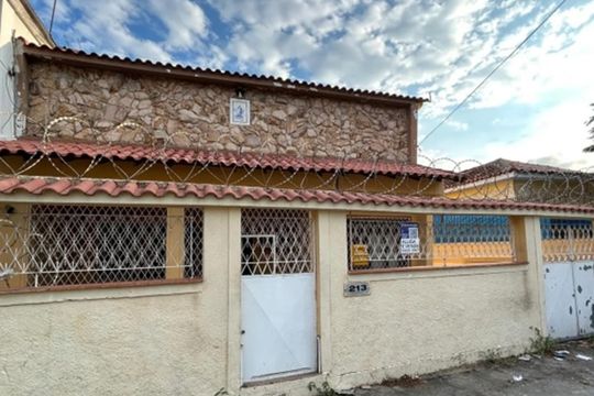Fachada de casa à venda com 2 quartos, 140m² em Piedade, Rio de Janeiro