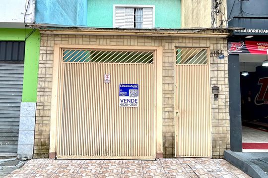 Placa instalada na fachada do imóvel de casa à venda com 3 quartos, 300m² em Vila Paraiso , Guarulhos