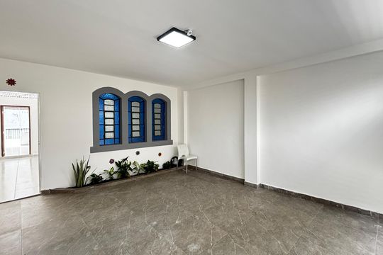 Garagem de casa à venda com 2 quartos, 102m² em Santa Maria, Santo André