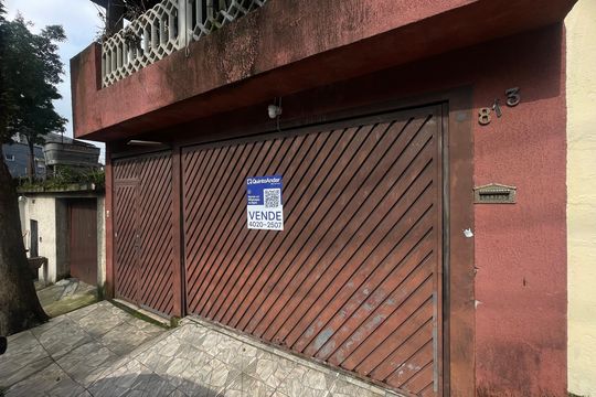 Fachada + Placa de casa para alugar com 4 quartos, 267m² em Vila Carmosina, São Paulo
