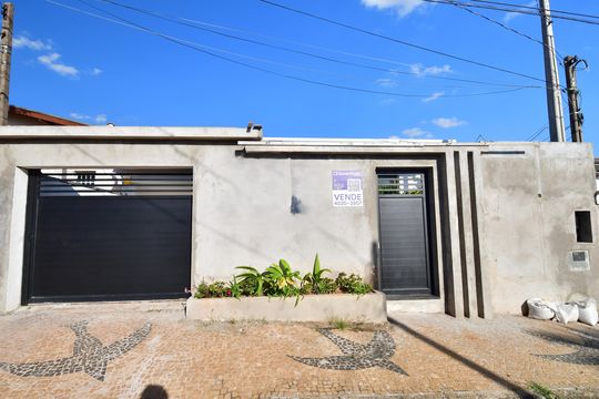 Fachada / Placa de casa à venda com 3 quartos, 225m² em Parque Taquaral, Campinas