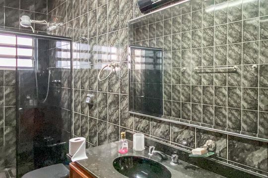 Banheiro de casa à venda com 3 quartos, 160m² em Jardim Santa Maria, São Paulo